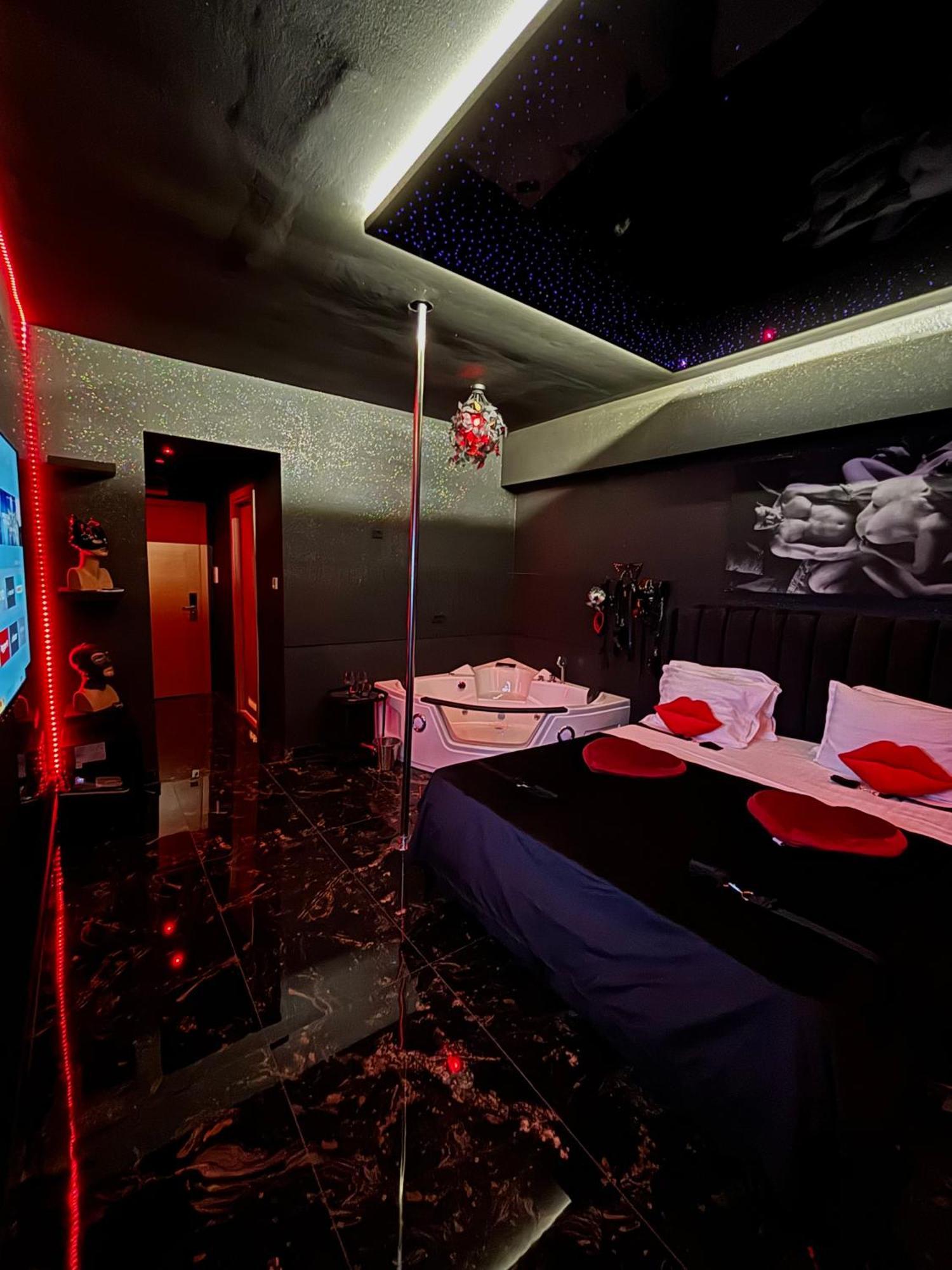 Romeo Nights - Love Rooms - Adults Only Bucharest Exterior photo